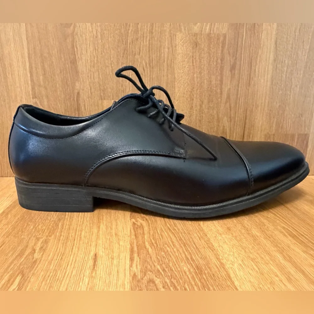 Van Heusen Flex Black Dress Shoes Men’s Size 10W | Like New | Box Included